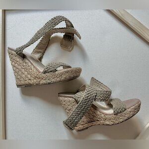 Stuart Weitzman Espadrille Wedges in Green Swamp, size 6.5